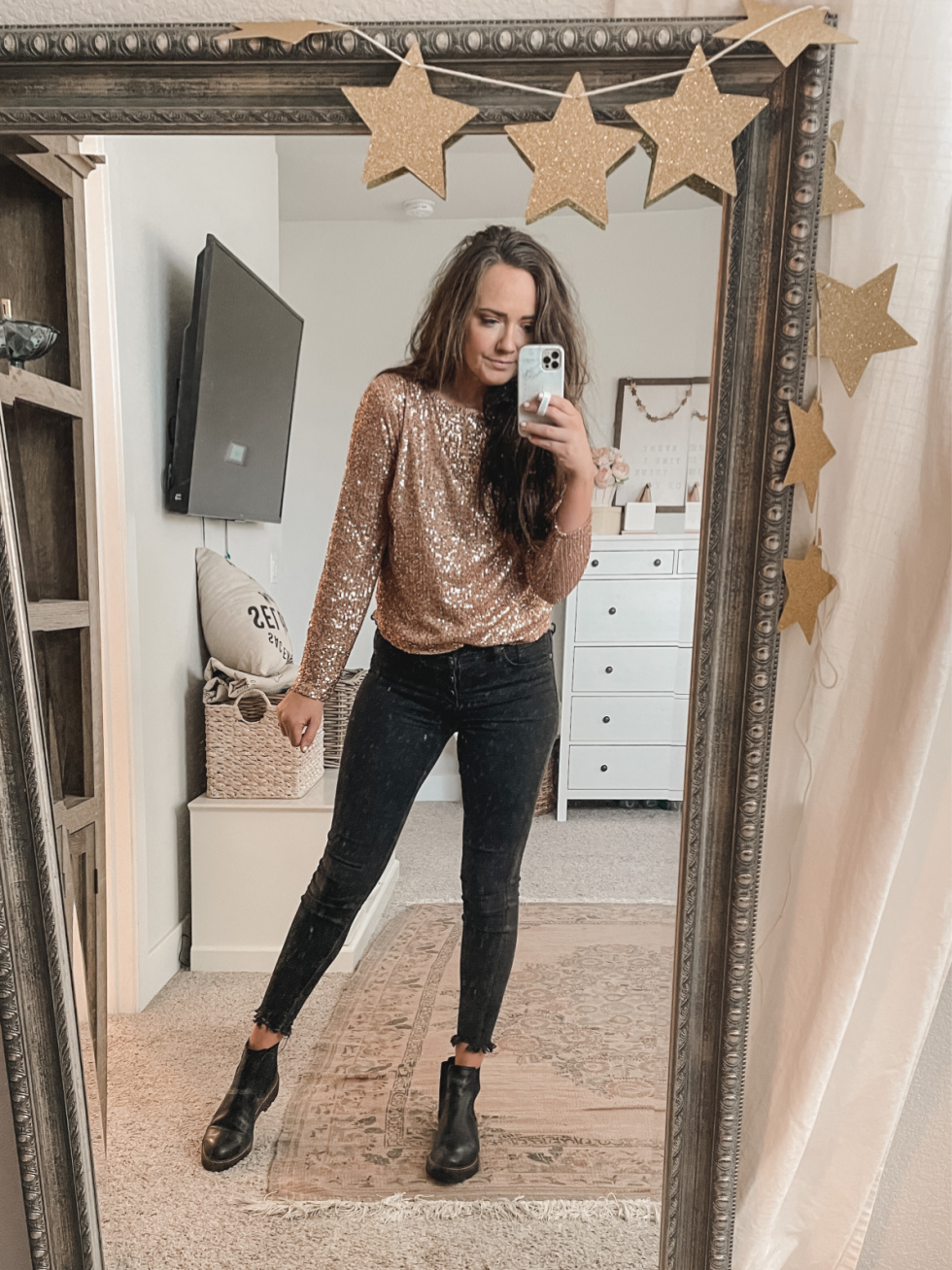 Holiday Party Outfit: NYE sequin leggings